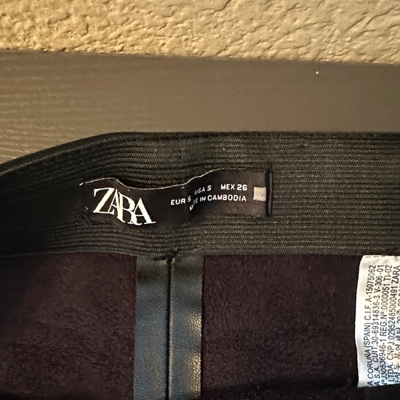 Zara Black Faux Leather Slim pant Size Small Inseam 28” Raw hem - Picture 2 of 7